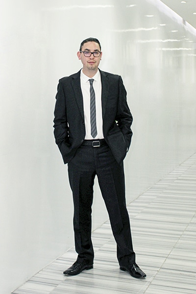 Hector Izzo, Suez, portrait standing